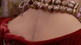 Kendra shows her Goa'uld entry scar behind her neck (SG1: "Thor's Hammer").