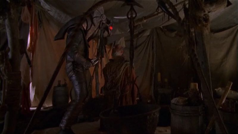 File:Ryn'tak threatens Kasuf (Secret).jpg